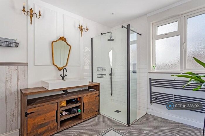 2 Bedroom End Of Terrace House To Rent In Rushdene, London, SE2