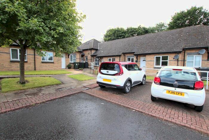 2 Bedroom Semi-Detached Bungalow To Rent In Farm Hill Road, Idle, Bradford, BD10