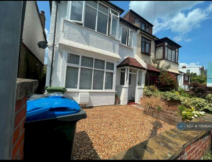 2 Bedroom Semi-Detached House To Rent In New Malden, New Malden, KT3
