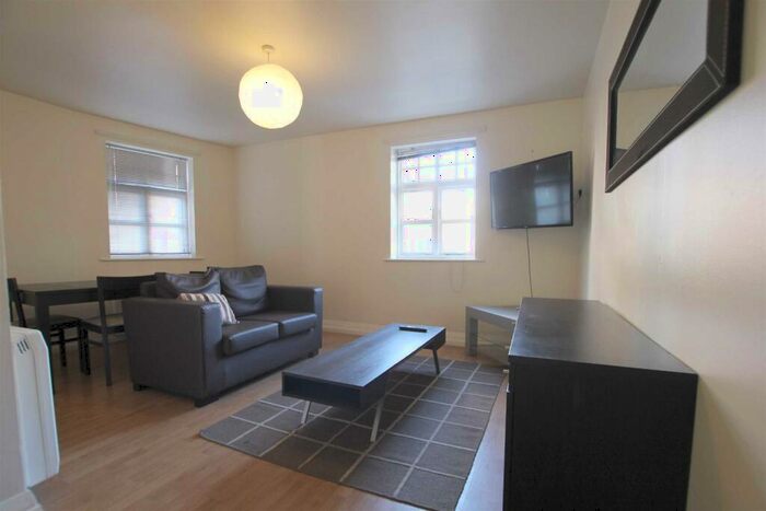 3 Bedroom Apartment To Rent In Taylors Court, City Centre, NE1