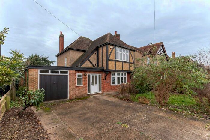 3 Bedroom Detached House To Rent In Abbey Road, Chertsey, KT16