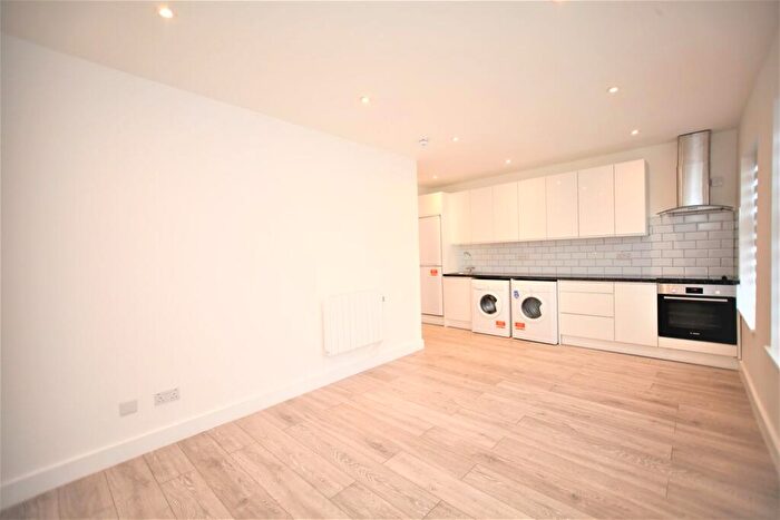 2 Bedroom Flat To Rent In Finchley Road, Temple Fortune, NW11