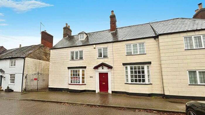 3 Bedroom End Of Terrace House For Sale In Bridge Street, Kineton, Warwick, CV35