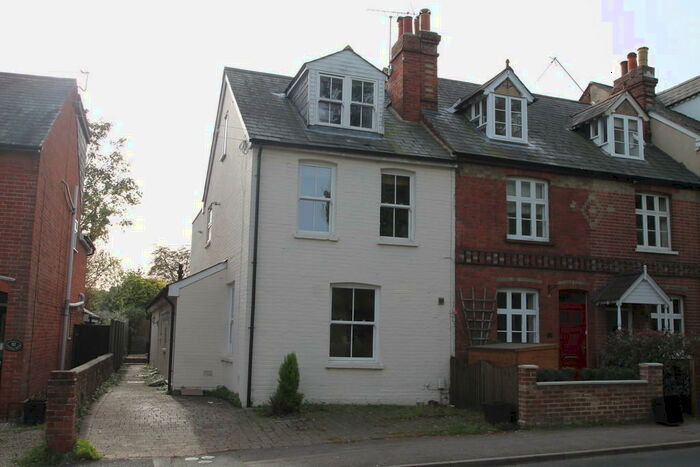1 Bedroom Apartment To Rent In London Road, Wokingham, Berkshire, RG40