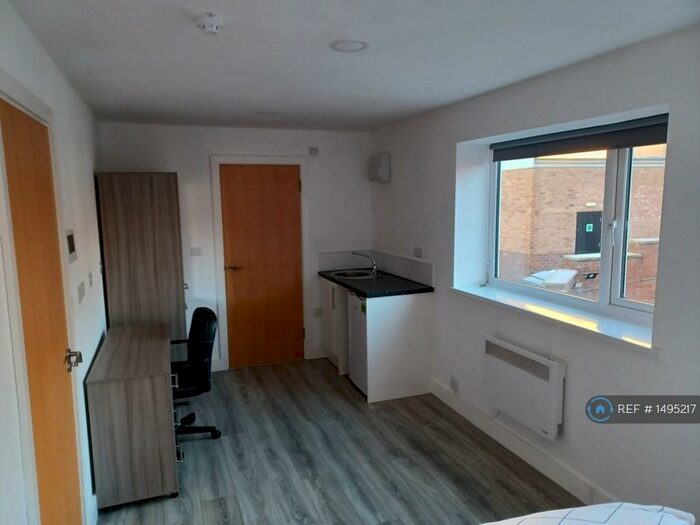 Studio To Rent In The Midway, Newcastle Under Lyme, ST5