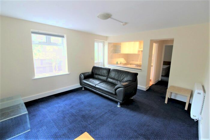1 Bedroom Flat To Rent In Park Road, High Barnet, EN5