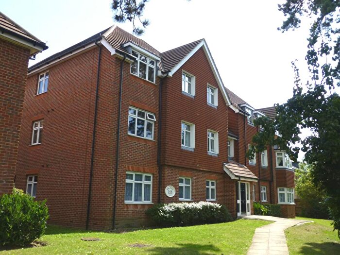 2 Bedroom Flat To Rent In Hook Road, Chessington, Surrey., KT9
