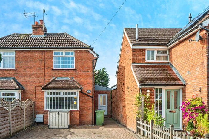 4 Bedroom Semi-detached House For Sale In Woodlands Road, Guildford, GU1