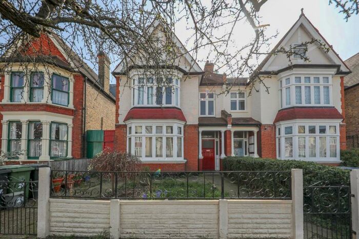 3 Bedroom Flat To Rent In Arran Road, Catford, London, SE6