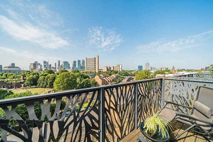 1 Bedroom Flat For Sale In East Thames House, Poplar, London, E14