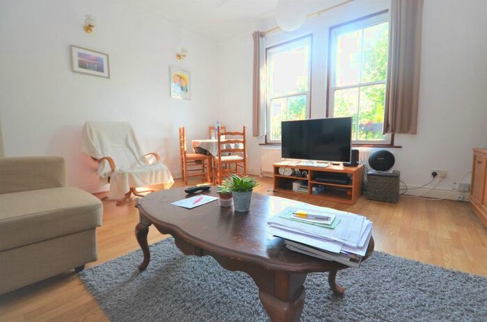 1 Bedroom Flat To Rent In East Acton Lane, London, W3