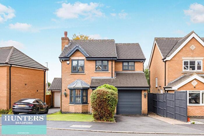 3 Bedroom Detached House For Sale In Parkmere Close Bradford, West Yorkshire, BD4