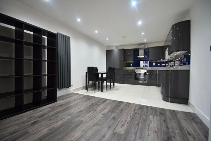 3 Bedroom Apartment To Rent In Copperfield Road, London, E3