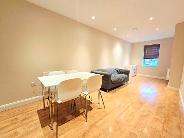 2 Bedroom Flat To Rent In Holloway Road, London, N19