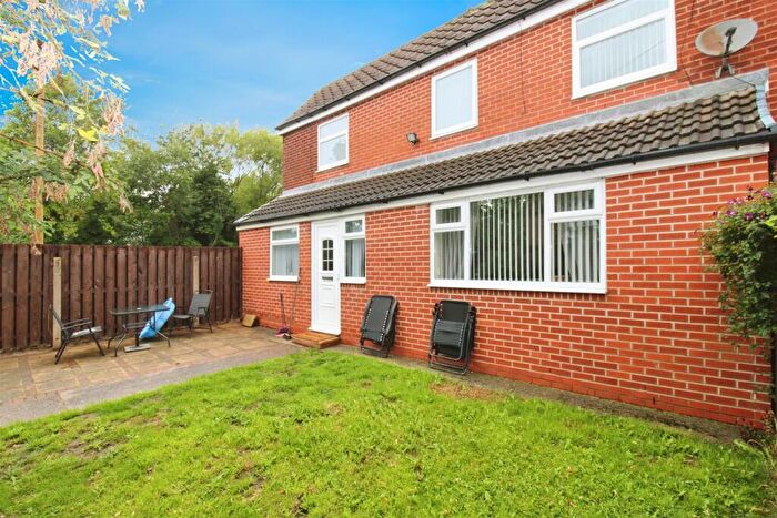 3 Bedroom End Of Terrace House For Sale In Cleeve Drive, Bransholme, HU7