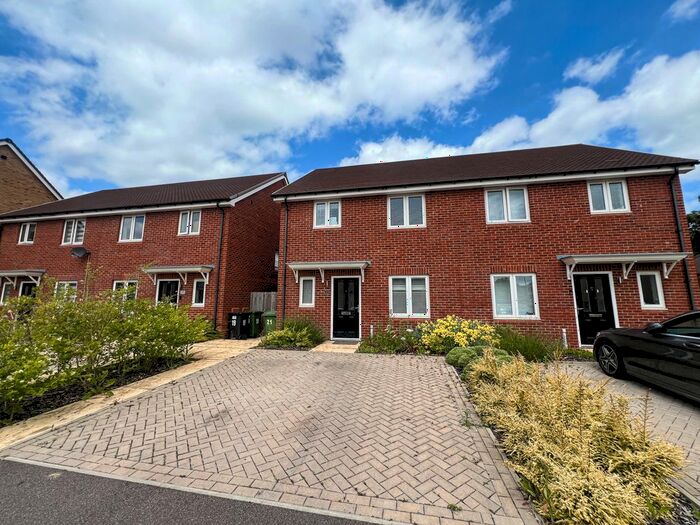 3 Bedroom Semi-Detached House To Rent In Waterfield Close, Peterborough, PE3