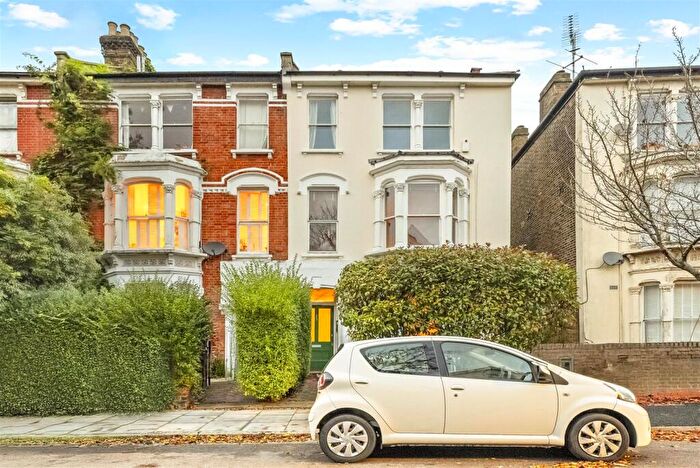 1 Bedroom Duplex For Sale In Cornwell Road, London, N4