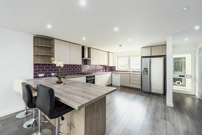 3 Bedroom Semi-Detached House To Rent In Vale Court, Wheathampstead, St.Albans, AL4