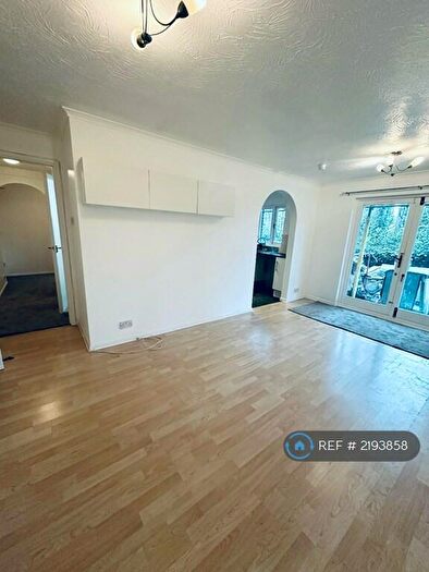 1 Bedroom Flat To Rent In Rossignol Gardens, Carshalton, SM5