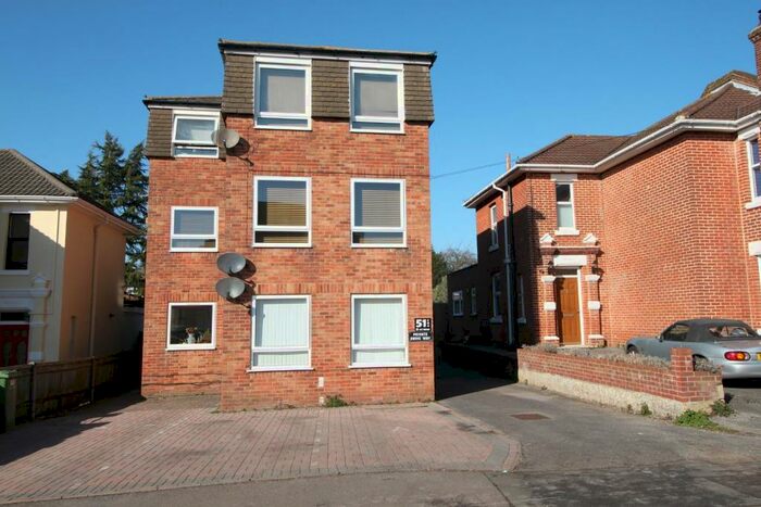 2 Bedroom Flat To Rent In Station Road, Netley Abbey, Southampton, SO31