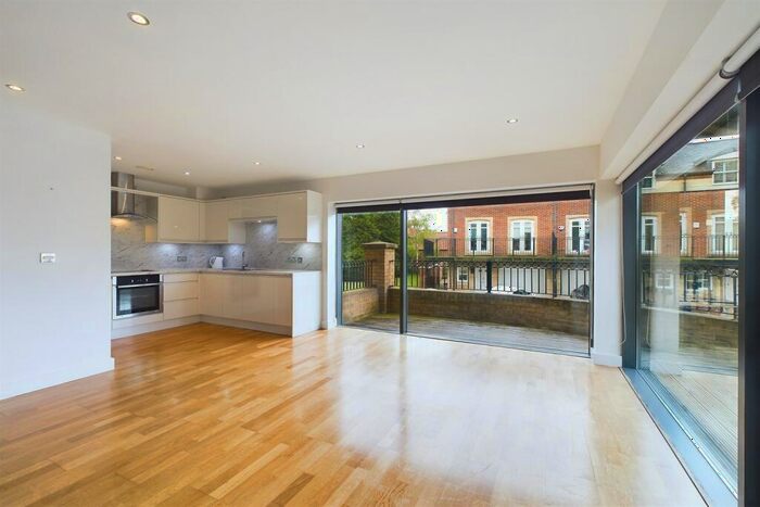 1 Bedroom Apartment To Rent In Grove Park Oval, Gosforth, Newcastle Upon Tyne, NE3