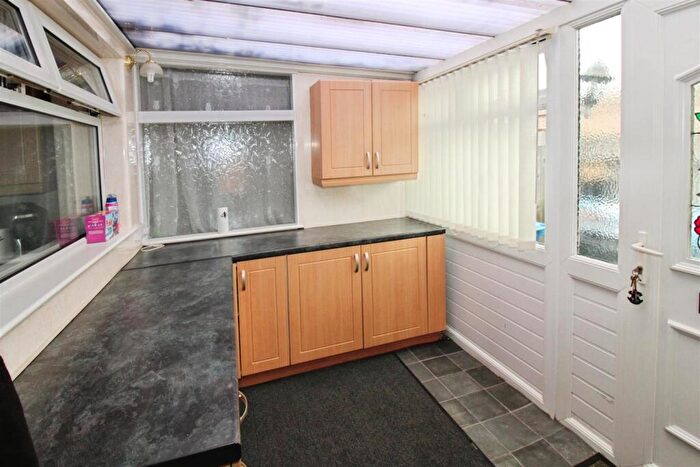3 Bedroom End Of Terrace House For Sale In Littleham Close, Bransholme, Hull, HU7