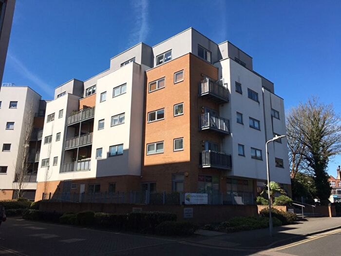 2 Bedroom Flat For Sale In Sovereign Way, Tonbridge, TN9