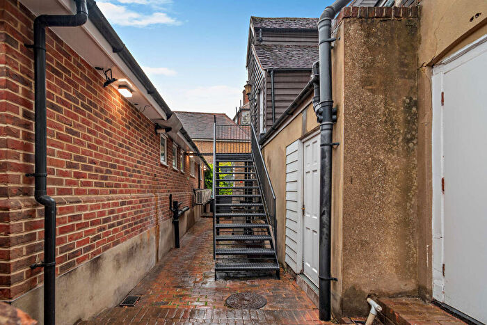 2 Bedroom Flat For Sale In Castle Hill, Rochester, ME1
