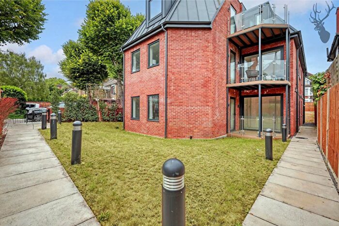 2 Bedroom Flat To Rent In Aldbourne Road, Shepherd's Bush, W12