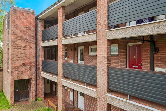 1 Bedroom Flat For Sale In Thundridge Close, Welwyn Garden City, AL7
