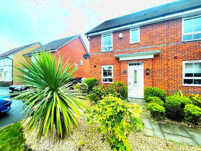 3 Bedroom Semi-Detached House To Rent In Centenary Lane, Wednesbury, WS10