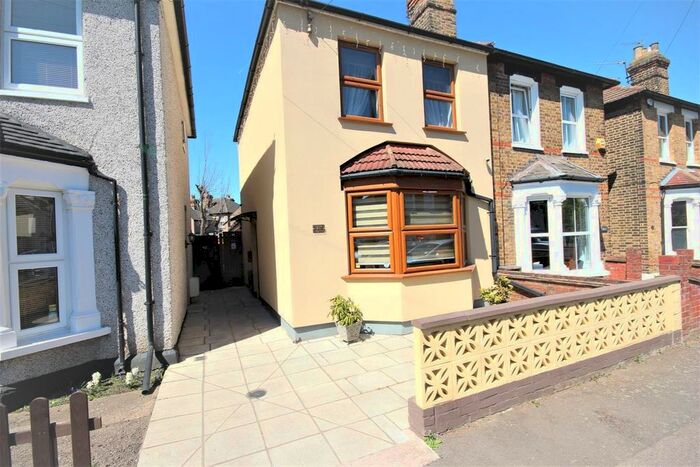 3 Bedroom Semi-Detached House To Rent In Cotleigh Road, Romford, RM7