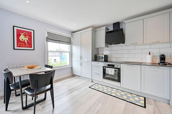1 Bedroom Flat To Rent In Coningham Road, Shepherd's Bush, London, W12