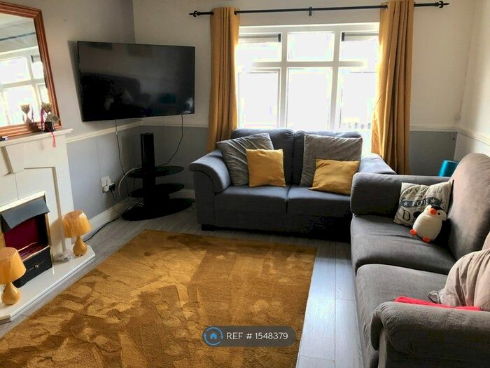 3 Bedroom Terraced House To Rent In Humphreys Rd, Wellington, TA21