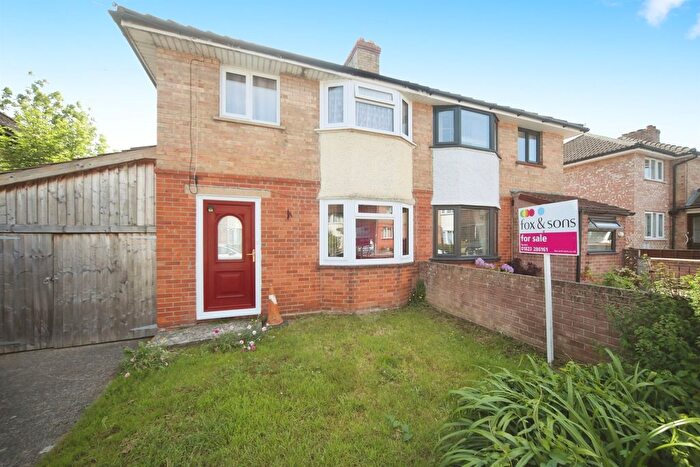 3 Bedroom Semi-Detached House For Sale In Belmont Road, Taunton, TA1