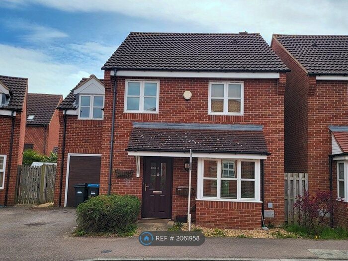 4 Bedroom Semi-Detached House To Rent In Levens Hall Drive, Milton Keynes, MK4