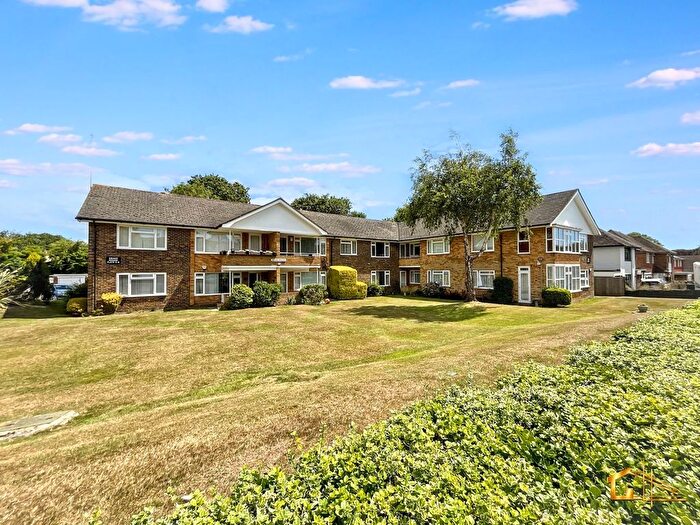 3 Bedroom Flat For Sale In Birkdale, Bexhill-On-Sea, TN39