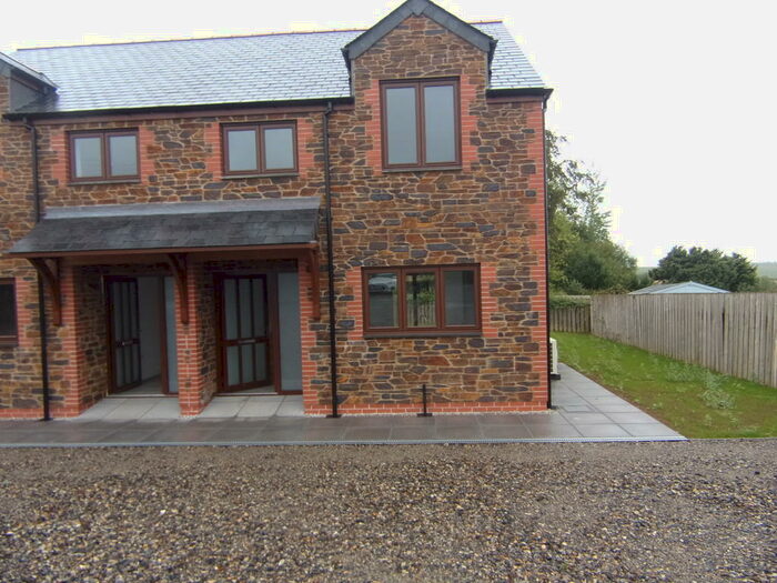 3 Bedroom Semi-Detached House To Rent In Town Farm, PL15