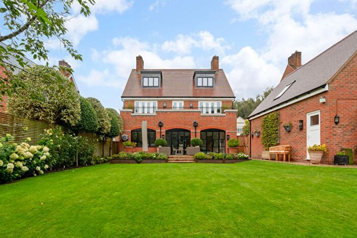 5 Bedroom Detached House For Sale In Brackenwood, Midhurst, GU29