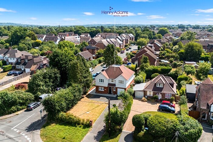 5 Bedroom Detached House For Sale In Pondtail Road, Horsham, RH12