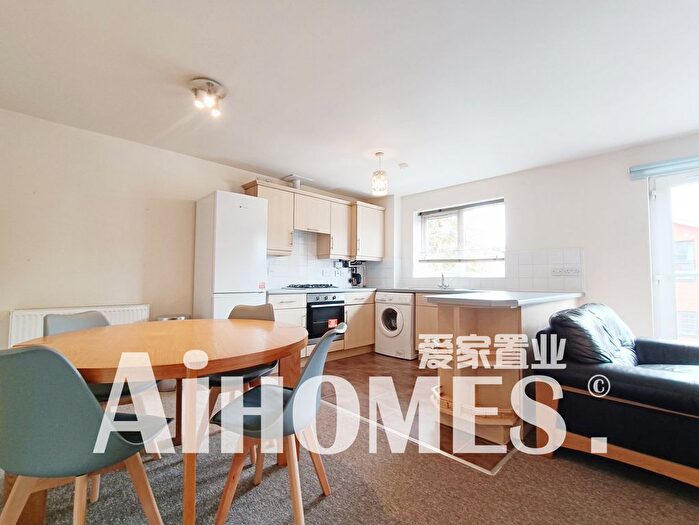 2 Bedroom Flat To Rent In Newbold Walk, Manchester, M15