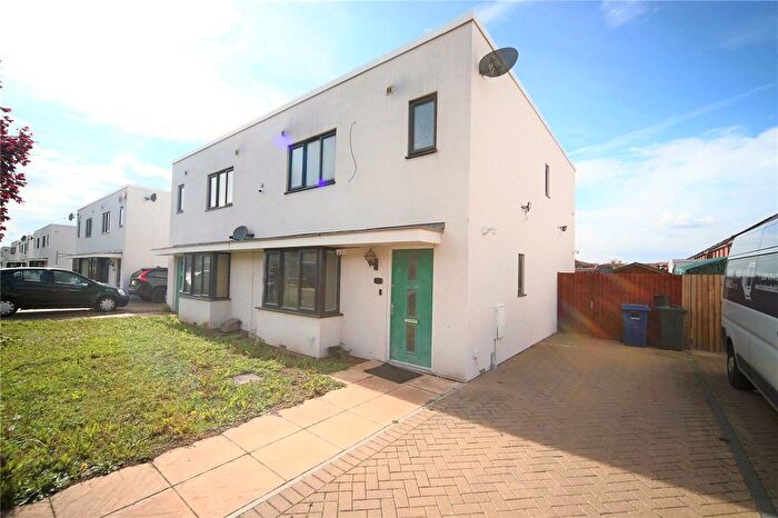 3 Bedroom Semi-Detached House To Rent In Shearwater Avenue, East Tilbury, Essex, RM18