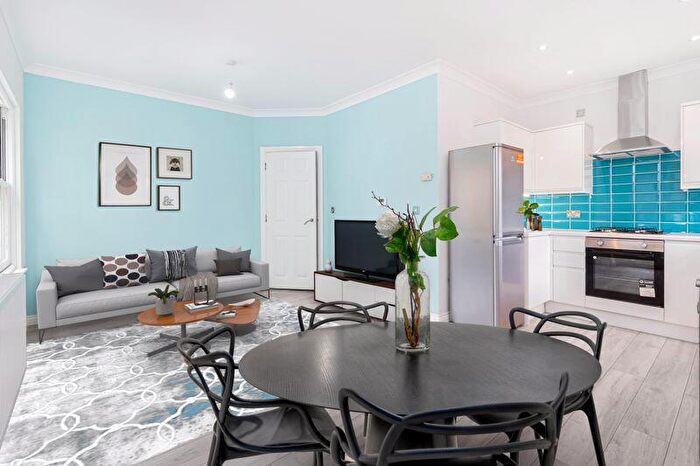 2 Bedroom Flat To Rent In Glebe Court, Rainhill Way, Bow, E3