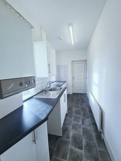 3 Bedroom Flat To Rent In Two Ball Lonnen, Newcastle Upon Tyne, NE4