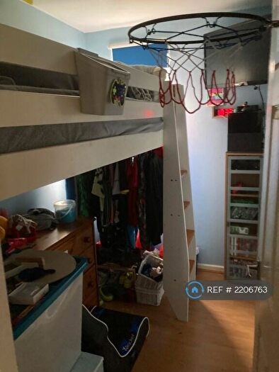 3 Bedroom End Of Terrace House To Rent In Chapel Lane, Armley, Leeds, LS12