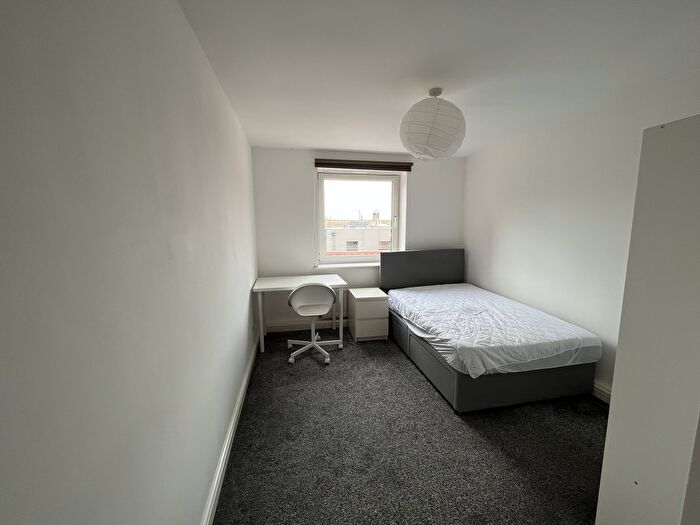 2 Bedroom Flat To Rent In Flat, Clarendon Road, Leeds, LS2