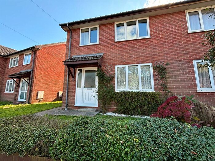 3 Bedroom Semi-Detached House To Rent In School Green Road, Freshwater, PO40