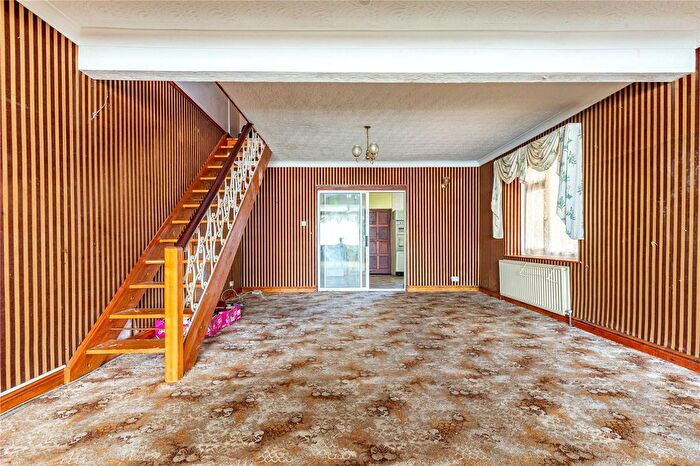 3 Bedroom Semi Detached House For Sale In Downend Road, Fishponds, Bristol, Somerset, BS16