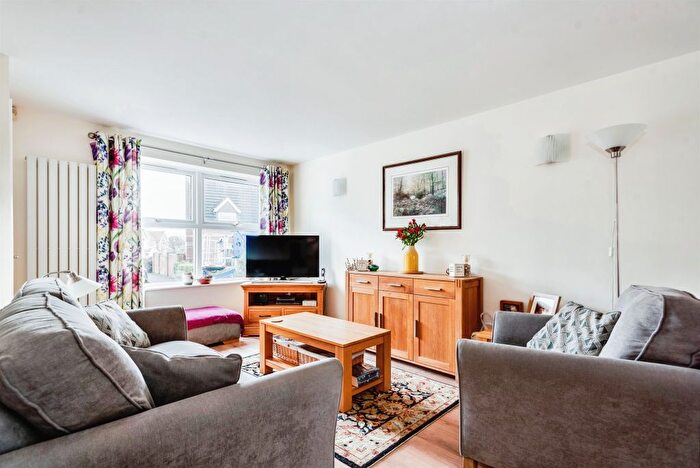 3 Bedroom End Of Terrace House For Sale In Highdown Way, Swindon, SN25