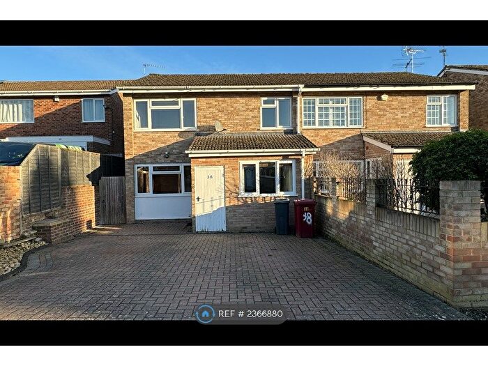 3 Bedroom Semi-Detached House To Rent In Kingsway, Caversham, Reading, RG4